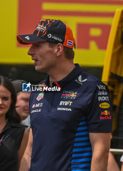 2024-07-21 - Max Verstappen (NED) - Oracle Red Bull Racing - Red Bull RB20 - Honda RBPT during Raceday on Sunday, July 21, of Formula 1 Hungarian Grand Prix 2024, scheduled to take place at Hungaroring track in Mogyorod, Budapest, Hungary, july 19 to july 21, 2024 - FORMULA 1 HUNGARIAN GRAND PRIX 2024 - RACE - FORMULA 1 - MOTORS