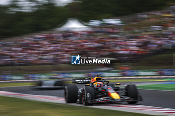 2024-07-20 - 01 VERSTAPPEN Max (nld), Red Bull Racing RB20, action during the Formula 1 Hungarian Grand Prix 2024, 13th round of the 2024 Formula One World Championship from July 19 to 21, 2024 on the Hungaroring, in Mogyorod, Hungary - F1 - HUNGARIAN GRAND PRIX 2024 - FORMULA 1 - MOTORS