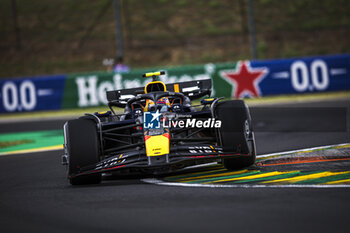 2024-07-20 - 11 PEREZ Sergio (mex), Red Bull Racing RB20, action during the Formula 1 Hungarian Grand Prix 2024, 13th round of the 2024 Formula One World Championship from July 19 to 21, 2024 on the Hungaroring, in Mogyorod, Hungary - F1 - HUNGARIAN GRAND PRIX 2024 - FORMULA 1 - MOTORS