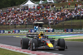 2024-07-20 - 11 PEREZ Sergio (mex), Red Bull Racing RB20, action during the Formula 1 Hungarian Grand Prix 2024, 13th round of the 2024 Formula One World Championship from July 19 to 21, 2024 on the Hungaroring, in Mogyorod, Hungary - F1 - HUNGARIAN GRAND PRIX 2024 - FORMULA 1 - MOTORS