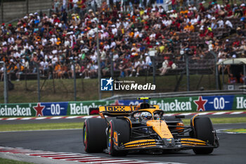 2024-07-20 - 04 NORRIS Lando (gbr), McLaren F1 Team MCL38, action during the Formula 1 Hungarian Grand Prix 2024, 13th round of the 2024 Formula One World Championship from July 19 to 21, 2024 on the Hungaroring, in Mogyorod, Hungary - F1 - HUNGARIAN GRAND PRIX 2024 - FORMULA 1 - MOTORS