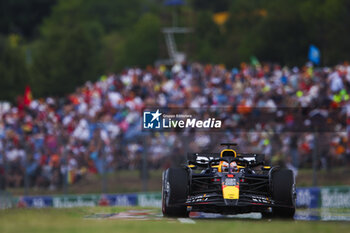 2024-07-20 - 01 VERSTAPPEN Max (nld), Red Bull Racing RB20, action during the Formula 1 Hungarian Grand Prix 2024, 13th round of the 2024 Formula One World Championship from July 19 to 21, 2024 on the Hungaroring, in Mogyorod, Hungary - F1 - HUNGARIAN GRAND PRIX 2024 - FORMULA 1 - MOTORS