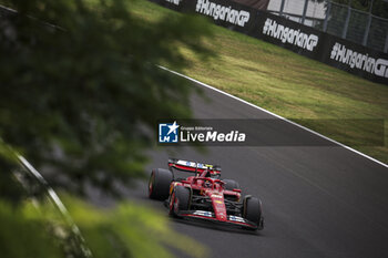 2024-07-20 - 55 SAINZ Carlos (spa), Scuderia Ferrari SF-24, action during the Formula 1 Hungarian Grand Prix 2024, 13th round of the 2024 Formula One World Championship from July 19 to 21, 2024 on the Hungaroring, in Mogyorod, Hungary - F1 - HUNGARIAN GRAND PRIX 2024 - FORMULA 1 - MOTORS