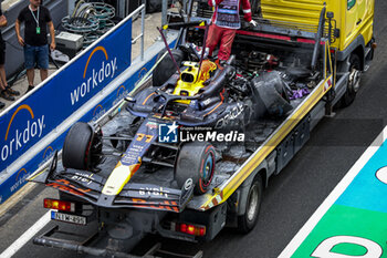 2024-07-20 - 11 PEREZ Sergio (mex), Red Bull Racing RB20, on a truck after a crash, accident, during the Formula 1 Hungarian Grand Prix 2024, 13th round of the 2024 Formula One World Championship from July 19 to 21, 2024 on the Hungaroring, in Mogyorod, Hungary - F1 - HUNGARIAN GRAND PRIX 2024 - FORMULA 1 - MOTORS