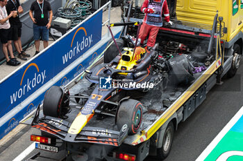 2024-07-20 - 11 PEREZ Sergio (mex), Red Bull Racing RB20, crash, accident, during the Formula 1 Hungarian Grand Prix 2024, 13th round of the 2024 Formula One World Championship from July 19 to 21, 2024 on the Hungaroring, in Mogyorod, Hungary - F1 - HUNGARIAN GRAND PRIX 2024 - FORMULA 1 - MOTORS