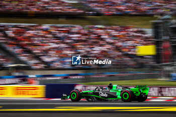 2024-07-20 - 24 ZHOU Guanyu (chi), Stake F1 Team Kick Sauber C44, action during the Formula 1 Hungarian Grand Prix 2024, 13th round of the 2024 Formula One World Championship from July 19 to 21, 2024 on the Hungaroring, in Mogyorod, Hungary - F1 - HUNGARIAN GRAND PRIX 2024 - FORMULA 1 - MOTORS