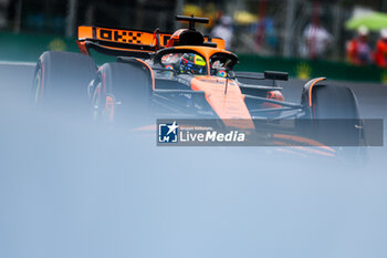 2024-07-20 - 81 PIASTRI Oscar (aus), McLaren F1 Team MCL38, action during the Formula 1 Hungarian Grand Prix 2024, 13th round of the 2024 Formula One World Championship from July 19 to 21, 2024 on the Hungaroring, in Mogyorod, Hungary - F1 - HUNGARIAN GRAND PRIX 2024 - FORMULA 1 - MOTORS