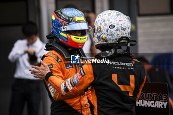 2024-07-20 - PIASTRI Oscar (aus), McLaren F1 Team MCL38, portrait and NORRIS Lando (gbr), McLaren F1 Team MCL38, portrait during the Formula 1 Hungarian Grand Prix 2024, 13th round of the 2024 Formula One World Championship from July 19 to 21, 2024 on the Hungaroring, in Mogyorod, Hungary - F1 - HUNGARIAN GRAND PRIX 2024 - FORMULA 1 - MOTORS