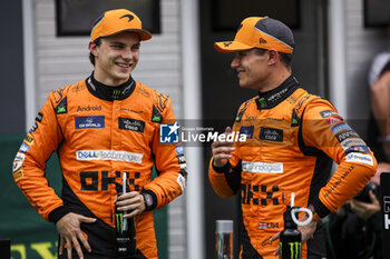 2024-07-20 - PIASTRI Oscar (aus), McLaren F1 Team MCL38, portrait and NORRIS Lando (gbr), McLaren F1 Team MCL38, portrait during the Formula 1 Hungarian Grand Prix 2024, 13th round of the 2024 Formula One World Championship from July 19 to 21, 2024 on the Hungaroring, in Mogyorod, Hungary - F1 - HUNGARIAN GRAND PRIX 2024 - FORMULA 1 - MOTORS