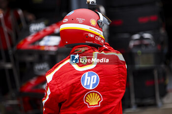 2024-07-20 - Scuderia Ferrari mechanic, mecanicien, mechanics during the Formula 1 Hungarian Grand Prix 2024, 13th round of the 2024 Formula One World Championship from July 19 to 21, 2024 on the Hungaroring, in Mogyorod, Hungary - F1 - HUNGARIAN GRAND PRIX 2024 - FORMULA 1 - MOTORS