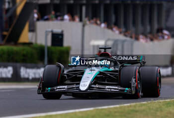 2024-07-20 - 63 RUSSELL George (gbr), Mercedes AMG F1 Team W15, action during the Formula 1 Hungarian Grand Prix 2024, 13th round of the 2024 Formula One World Championship from July 19 to 21, 2024 on the Hungaroring, in Mogyorod, Hungary - F1 - HUNGARIAN GRAND PRIX 2024 - FORMULA 1 - MOTORS