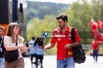 2024-07-25 - SAINZ Carlos (spa), Scuderia Ferrari SF-24, portrait during the Formula 1 Rolex Belgian Grand Prix 2024, 14th round of the 2024 Formula One World Championship from July 26 to 28, 2024 on the Circuit de Spa-Francorchamps, in Stavelot, Belgium - F1 - BELGIAN GRAND PRIX 2024 - FORMULA 1 - MOTORS