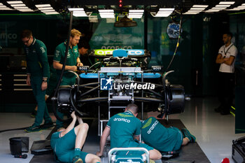 2024-07-25 - Aston Martin F1 Team, ambiance mechanic, mecanicien, mechanics during the Formula 1 Rolex Belgian Grand Prix 2024, 14th round of the 2024 Formula One World Championship from July 26 to 28, 2024 on the Circuit de Spa-Francorchamps, in Stavelot, Belgium - F1 - BELGIAN GRAND PRIX 2024 - FORMULA 1 - MOTORS