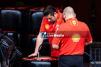 2024-07-25 - Scuderia Ferrari mechanic, mecanicien, mechanics during the Formula 1 Rolex Belgian Grand Prix 2024, 14th round of the 2024 Formula One World Championship from July 26 to 28, 2024 on the Circuit de Spa-Francorchamps, in Stavelot, Belgium - F1 - BELGIAN GRAND PRIX 2024 - FORMULA 1 - MOTORS