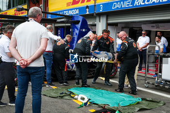 2024-07-25 - FIA marshals and medical team extraction practice the pitlane during the Formula 1 Rolex Belgian Grand Prix 2024, 14th round of the 2024 Formula One World Championship from July 26 to 28, 2024 on the Circuit de Spa-Francorchamps, in Stavelot, Belgium - F1 - BELGIAN GRAND PRIX 2024 - FORMULA 1 - MOTORS