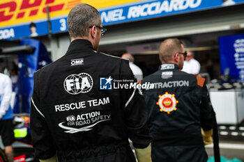 2024-07-25 - FIA marshals and medical team extraction practice the pitlane during the Formula 1 Rolex Belgian Grand Prix 2024, 14th round of the 2024 Formula One World Championship from July 26 to 28, 2024 on the Circuit de Spa-Francorchamps, in Stavelot, Belgium - F1 - BELGIAN GRAND PRIX 2024 - FORMULA 1 - MOTORS