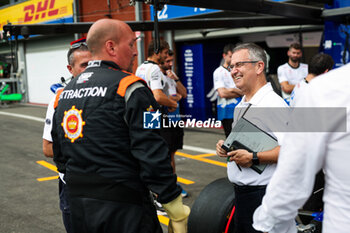 2024-07-25 - Ian Roberts, FIA Formula 1 Medical Delegate & FIA Chief Medical Officer for F1 at the extraction practice the pitlane during the Formula 1 Rolex Belgian Grand Prix 2024, 14th round of the 2024 Formula One World Championship from July 26 to 28, 2024 on the Circuit de Spa-Francorchamps, in Stavelot, Belgium - F1 - BELGIAN GRAND PRIX 2024 - FORMULA 1 - MOTORS