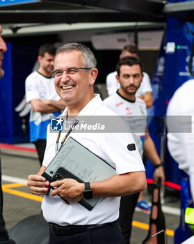 2024-07-25 - Ian Roberts, FIA Formula 1 Medical Delegate & FIA Chief Medical Officer for F1 at the extraction practice the pitlane during the Formula 1 Rolex Belgian Grand Prix 2024, 14th round of the 2024 Formula One World Championship from July 26 to 28, 2024 on the Circuit de Spa-Francorchamps, in Stavelot, Belgium - F1 - BELGIAN GRAND PRIX 2024 - FORMULA 1 - MOTORS