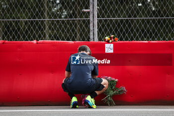 2024-07-25 - GASLY Pierre (fra), Alpine F1 Team A524, portrait, flowers in tribute to Anthoine Hubert during the Formula 1 Rolex Belgian Grand Prix 2024, 14th round of the 2024 Formula One World Championship from July 26 to 28, 2024 on the Circuit de Spa-Francorchamps, in Stavelot, Belgium - F1 - BELGIAN GRAND PRIX 2024 - FORMULA 1 - MOTORS