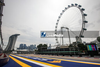 2024-09-19 - Singapore circuit atmosphere during the Formula 1 Singapore Grand Prix 2024, 18th round of the 2024 Formula One World Championship from September 20 to 22, 2024 on the Marina Bay Circuit, in Singapore, Singapore - F1 - SINGAPORE GRAND PRIX 2024 - FORMULA 1 - MOTORS