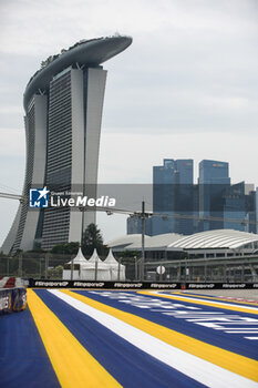 2024-09-19 - Singapore track, piste, atmosphere skyline during the Formula 1 Singapore Grand Prix 2024, 18th round of the 2024 Formula One World Championship from September 20 to 22, 2024 on the Marina Bay Circuit, in Singapore, Singapore - F1 - SINGAPORE GRAND PRIX 2024 - FORMULA 1 - MOTORS