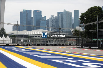 2024-09-19 - Singapore track, piste, atmosphere skyline during the Formula 1 Singapore Grand Prix 2024, 18th round of the 2024 Formula One World Championship from September 20 to 22, 2024 on the Marina Bay Circuit, in Singapore, Singapore - F1 - SINGAPORE GRAND PRIX 2024 - FORMULA 1 - MOTORS