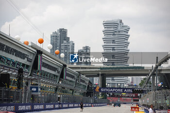 2024-09-19 - Singapore track, piste, atmosphere skyline during the Formula 1 Singapore Grand Prix 2024, 18th round of the 2024 Formula One World Championship from September 20 to 22, 2024 on the Marina Bay Circuit, in Singapore, Singapore - F1 - SINGAPORE GRAND PRIX 2024 - FORMULA 1 - MOTORS