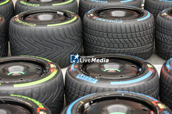 2024-09-19 - Pirelli rain, pluie, wet tyres, pneus, tyre, pneu, during the Formula 1 Singapore Grand Prix 2024, 18th round of the 2024 Formula One World Championship from September 20 to 22, 2024 on the Marina Bay Circuit, in Singapore, Singapore - F1 - SINGAPORE GRAND PRIX 2024 - FORMULA 1 - MOTORS