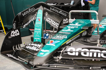 2024-09-19 - Aston Martin F1 Team AMR23, mechanical detail front wing during the Formula 1 Singapore Grand Prix 2024, 18th round of the 2024 Formula One World Championship from September 20 to 22, 2024 on the Marina Bay Circuit, in Singapore, Singapore - F1 - SINGAPORE GRAND PRIX 2024 - FORMULA 1 - MOTORS