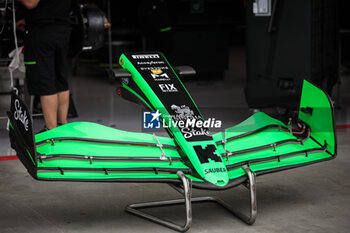 2024-09-19 - Stake F1 Team Kick Sauber C44, mechanical detail front wing during the Formula 1 Singapore Grand Prix 2024, 18th round of the 2024 Formula One World Championship from September 20 to 22, 2024 on the Marina Bay Circuit, in Singapore, Singapore - F1 - SINGAPORE GRAND PRIX 2024 - FORMULA 1 - MOTORS