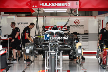 2024-09-19 - Haas F1 Team VF-24 Ferrari, Mechanical detail during the Formula 1 Singapore Grand Prix 2024, 18th round of the 2024 Formula One World Championship from September 20 to 22, 2024 on the Marina Bay Circuit, in Singapore, Singapore - F1 - SINGAPORE GRAND PRIX 2024 - FORMULA 1 - MOTORS