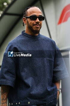 2024-09-19 - HAMILTON Lewis (gbr), Mercedes AMG F1 Team W15, portrait during the Formula 1 Singapore Grand Prix 2024, 18th round of the 2024 Formula One World Championship from September 20 to 22, 2024 on the Marina Bay Circuit, in Singapore, Singapore - F1 - SINGAPORE GRAND PRIX 2024 - FORMULA 1 - MOTORS