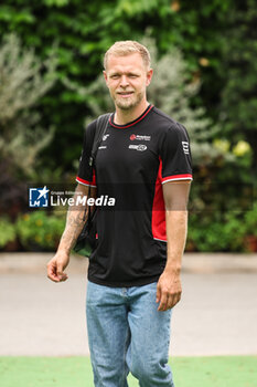 2024-09-19 - MAGNUSSEN Kevin (den), Haas F1 Team VF-24 Ferrari, portrait during the Formula 1 Singapore Grand Prix 2024, 18th round of the 2024 Formula One World Championship from September 20 to 22, 2024 on the Marina Bay Circuit, in Singapore, Singapore - F1 - SINGAPORE GRAND PRIX 2024 - FORMULA 1 - MOTORS