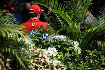 2024-09-19 - LECLERC Charles (mco), Scuderia Ferrari SF-24, portrait during the Formula 1 Singapore Grand Prix 2024, 18th round of the 2024 Formula One World Championship from September 20 to 22, 2024 on the Marina Bay Circuit, in Singapore, Singapore - F1 - SINGAPORE GRAND PRIX 2024 - FORMULA 1 - MOTORS