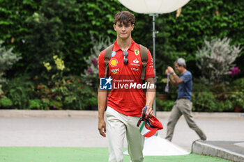 2024-09-19 - BEARMAN Oliver, Ferrari Driver Academy, portrait during the Formula 1 Singapore Grand Prix 2024, 18th round of the 2024 Formula One World Championship from September 20 to 22, 2024 on the Marina Bay Circuit, in Singapore, Singapore - F1 - SINGAPORE GRAND PRIX 2024 - FORMULA 1 - MOTORS