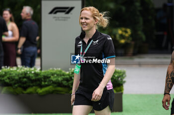 2024-09-19 - Alice Powell Talent Identification & Development Mentor for the Alpine Academy during the Formula 1 Singapore Grand Prix 2024, 18th round of the 2024 Formula One World Championship from September 20 to 22, 2024 on the Marina Bay Circuit, in Singapore, Singapore - F1 - SINGAPORE GRAND PRIX 2024 - FORMULA 1 - MOTORS