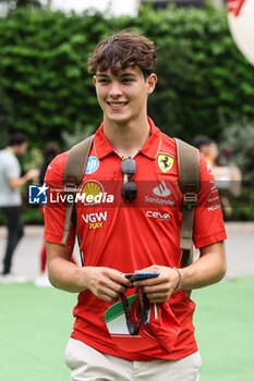 2024-09-19 - BEARMAN Oliver, Ferrari Driver Academy, portrait during the Formula 1 Singapore Grand Prix 2024, 18th round of the 2024 Formula One World Championship from September 20 to 22, 2024 on the Marina Bay Circuit, in Singapore, Singapore - F1 - SINGAPORE GRAND PRIX 2024 - FORMULA 1 - MOTORS