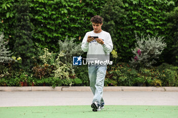 2024-09-19 - NORRIS Lando (gbr), McLaren F1 Team MCL38, portrait during the Formula 1 Singapore Grand Prix 2024, 18th round of the 2024 Formula One World Championship from September 20 to 22, 2024 on the Marina Bay Circuit, in Singapore, Singapore - F1 - SINGAPORE GRAND PRIX 2024 - FORMULA 1 - MOTORS