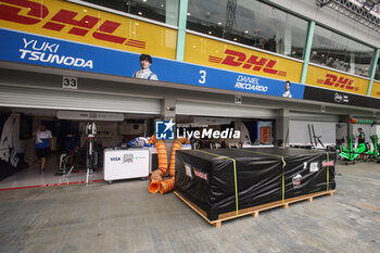 2024-09-19 - Visa Cash App RB F1 Team logistic box during the Formula 1 Singapore Grand Prix 2024, 18th round of the 2024 Formula One World Championship from September 20 to 22, 2024 on the Marina Bay Circuit, in Singapore, Singapore - F1 - SINGAPORE GRAND PRIX 2024 - FORMULA 1 - MOTORS