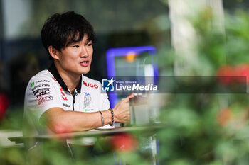 2024-09-19 - TSUNODA Yuki (jap), Visa Cash App RB F1 Team VCARB 01, portrait during the Formula 1 Singapore Grand Prix 2024, 18th round of the 2024 Formula One World Championship from September 20 to 22, 2024 on the Marina Bay Circuit, in Singapore, Singapore - F1 - SINGAPORE GRAND PRIX 2024 - FORMULA 1 - MOTORS