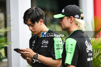 2024-09-19 - ZHOU Guanyu (chi), Stake F1 Team Kick Sauber C44, portrait BOTTAS Valtteri (fin), Stake F1 Team Kick Sauber C44, portrait during the Formula 1 Singapore Grand Prix 2024, 18th round of the 2024 Formula One World Championship from September 20 to 22, 2024 on the Marina Bay Circuit, in Singapore, Singapore - F1 - SINGAPORE GRAND PRIX 2024 - FORMULA 1 - MOTORS