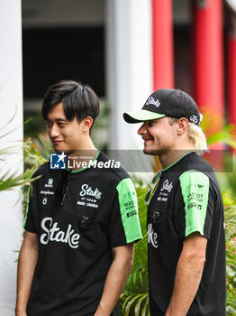 2024-09-19 - ZHOU Guanyu (chi), Stake F1 Team Kick Sauber C44, portrait BOTTAS Valtteri (fin), Stake F1 Team Kick Sauber C44, portrait during the Formula 1 Singapore Grand Prix 2024, 18th round of the 2024 Formula One World Championship from September 20 to 22, 2024 on the Marina Bay Circuit, in Singapore, Singapore - F1 - SINGAPORE GRAND PRIX 2024 - FORMULA 1 - MOTORS