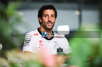 2024-09-19 - RICCIARDO Daniel (aus), Visa Cash App RB F1 Team VCARB 01, portrait during the Formula 1 Singapore Grand Prix 2024, 18th round of the 2024 Formula One World Championship from September 20 to 22, 2024 on the Marina Bay Circuit, in Singapore, Singapore - F1 - SINGAPORE GRAND PRIX 2024 - FORMULA 1 - MOTORS