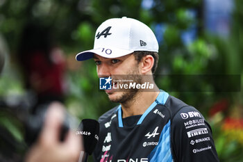 2024-09-19 - GASLY Pierre (fra), Alpine F1 Team A524, portrait during the Formula 1 Singapore Grand Prix 2024, 18th round of the 2024 Formula One World Championship from September 20 to 22, 2024 on the Marina Bay Circuit, in Singapore, Singapore - F1 - SINGAPORE GRAND PRIX 2024 - FORMULA 1 - MOTORS