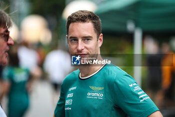 2024-09-19 - VANDOORNE Stoffel (bel), Reserve Driver of Aston Martin F1 Team, portrait during the Formula 1 Singapore Grand Prix 2024, 18th round of the 2024 Formula One World Championship from September 20 to 22, 2024 on the Marina Bay Circuit, in Singapore, Singapore - F1 - SINGAPORE GRAND PRIX 2024 - FORMULA 1 - MOTORS