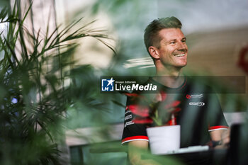 2024-09-19 - HULKENBERG Nico (ger), Haas F1 Team VF-24 Ferrari, portrait during the Formula 1 Singapore Grand Prix 2024, 18th round of the 2024 Formula One World Championship from September 20 to 22, 2024 on the Marina Bay Circuit, in Singapore, Singapore - F1 - SINGAPORE GRAND PRIX 2024 - FORMULA 1 - MOTORS