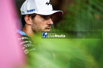 2024-09-19 - GASLY Pierre (fra), Alpine F1 Team A524, portrait during the Formula 1 Singapore Grand Prix 2024, 18th round of the 2024 Formula One World Championship from September 20 to 22, 2024 on the Marina Bay Circuit, in Singapore, Singapore - F1 - SINGAPORE GRAND PRIX 2024 - FORMULA 1 - MOTORS