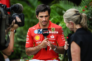 2024-09-19 - SAINZ Carlos (spa), Scuderia Ferrari SF-24, portrait during the Formula 1 Singapore Grand Prix 2024, 18th round of the 2024 Formula One World Championship from September 20 to 22, 2024 on the Marina Bay Circuit, in Singapore, Singapore - F1 - SINGAPORE GRAND PRIX 2024 - FORMULA 1 - MOTORS