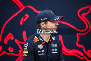 2024-09-19 - VERSTAPPEN Max (ned), Red Bull Racing RB20, portrait during the Formula 1 Singapore Grand Prix 2024, 18th round of the 2024 Formula One World Championship from September 20 to 22, 2024 on the Marina Bay Circuit, in Singapore, Singapore - F1 - SINGAPORE GRAND PRIX 2024 - FORMULA 1 - MOTORS