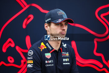 2024-09-19 - VERSTAPPEN Max (ned), Red Bull Racing RB20, portrait during the Formula 1 Singapore Grand Prix 2024, 18th round of the 2024 Formula One World Championship from September 20 to 22, 2024 on the Marina Bay Circuit, in Singapore, Singapore - F1 - SINGAPORE GRAND PRIX 2024 - FORMULA 1 - MOTORS